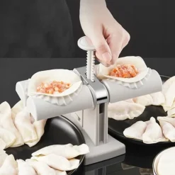 AUTOMATISK PIEROGI-MASKIN FÖR TILLVERKNING AV PIEROGI