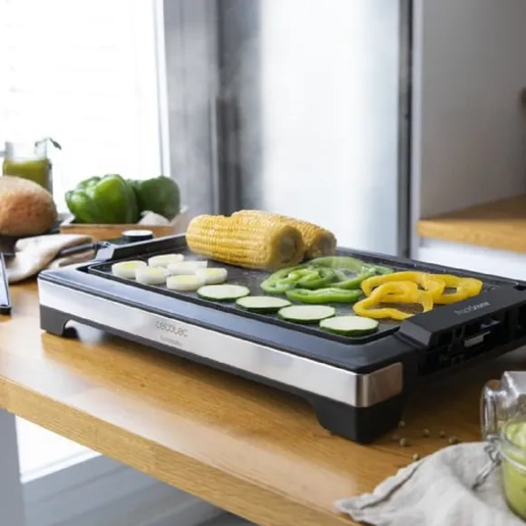 Cecotec Electric griddle, 2000 W, with designer structure and stainless steel finish. Adjustable thermostat and non-stick plate with griddle surface, | CDON