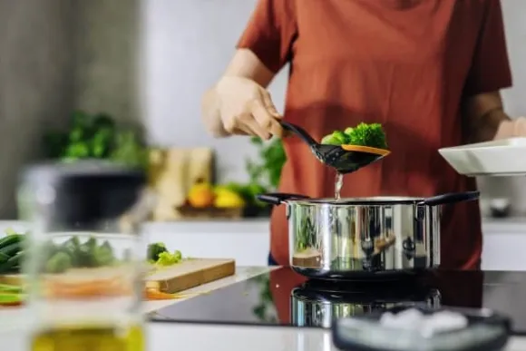 Fiskars Functional Form - Strainer spoon - 37.2 cm