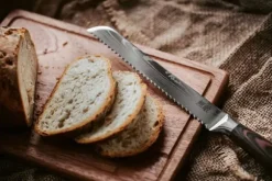 Japanska knivset med 8 Muteki-knivar i presentask. Högkolstål.