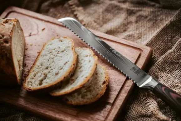 Japanska knivset med 8 Muteki-knivar i presentask. Högkolstål.