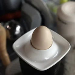 Keramisk äggkopp och ägghållare för hårdkokta ägg, set med 6 delar