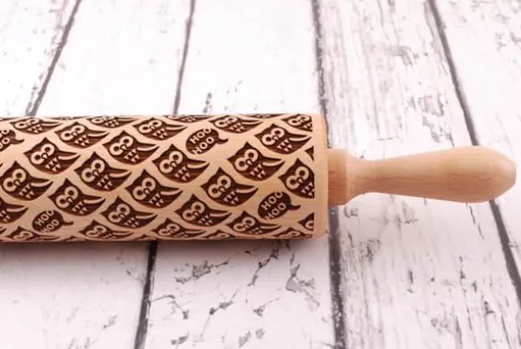 MoodForWood Träkavel, Graverad, 43 cm med Handtag, Perfekt för Bakning - Ugglemönster