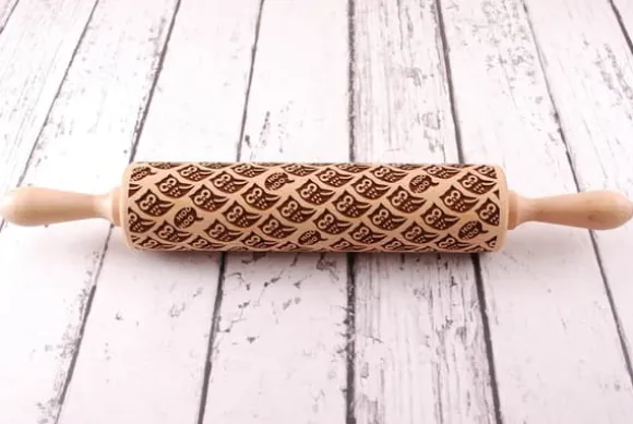MoodForWood Träkavel, Graverad, 43 cm med Handtag, Perfekt för Bakning - Ugglemönster