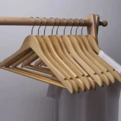 10-Pack - Trägalgar / Galgar i Trä - Klädhängare