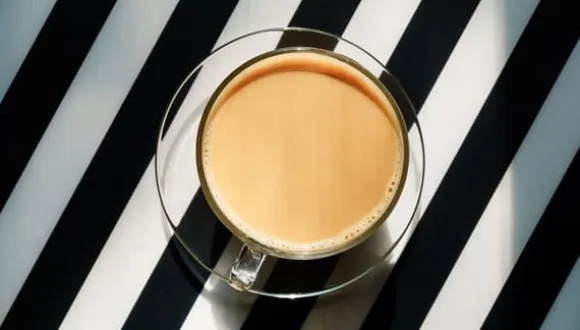 SKÄRBRÄDA I GLASPLATTA 52x30 KAFFE