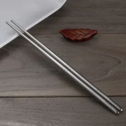 Ätpinnar i metall