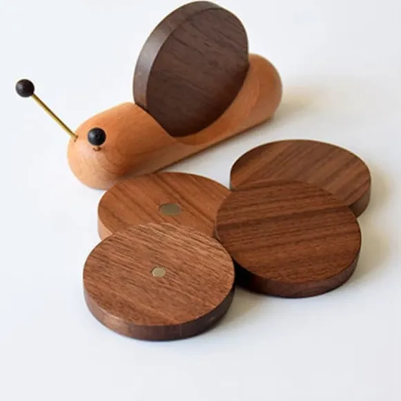 Träunderlägg för mugg, värmeisolerande, söt snigelform, 5 st. runda träunderlägg med magnet