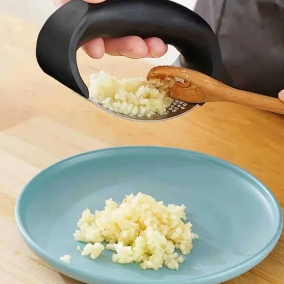 Vitlökspress i Stål – Garlic Press Handtag – Svart