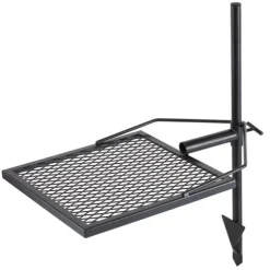 Vridbar lägereldsgrill i kraftigt stål med öppna eldar och justerbart matlagningsgaller.